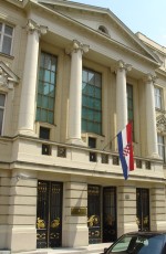 parmeùentsgebouw met Kroatische vlag